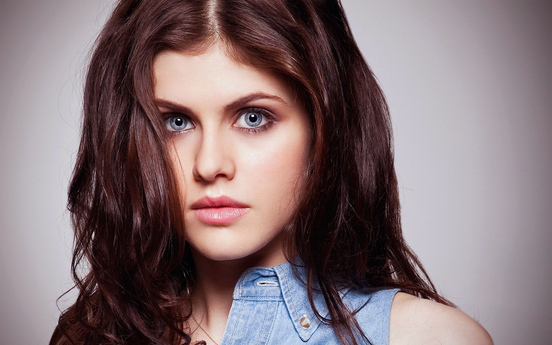 Dark-haired model with striking blue eyes - wide 11