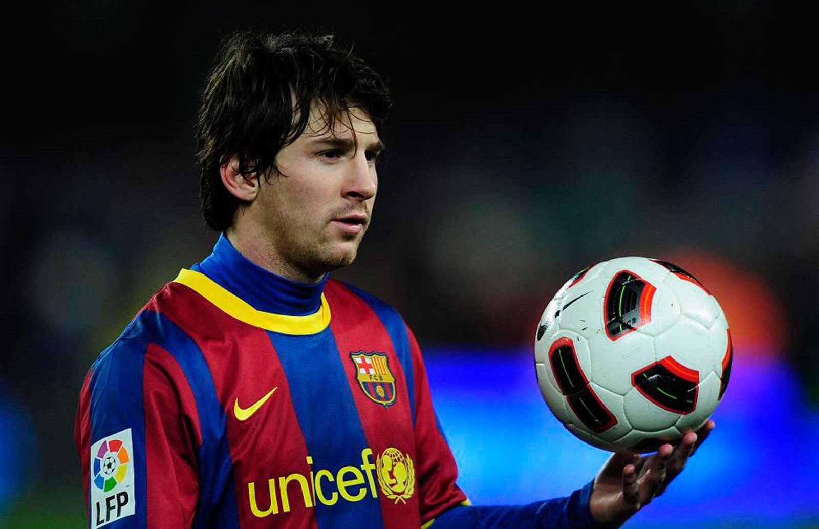 Top 10 Most Famous  Football Soccer Players  in History