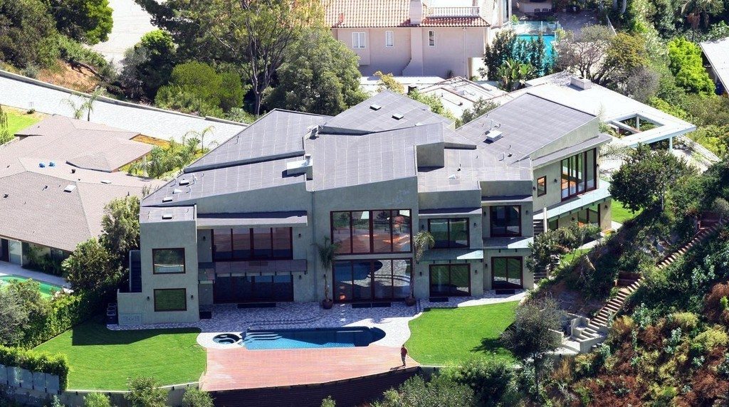 Hollywood beauty house. Rihanna House. Hollywood Hills Rihanna.