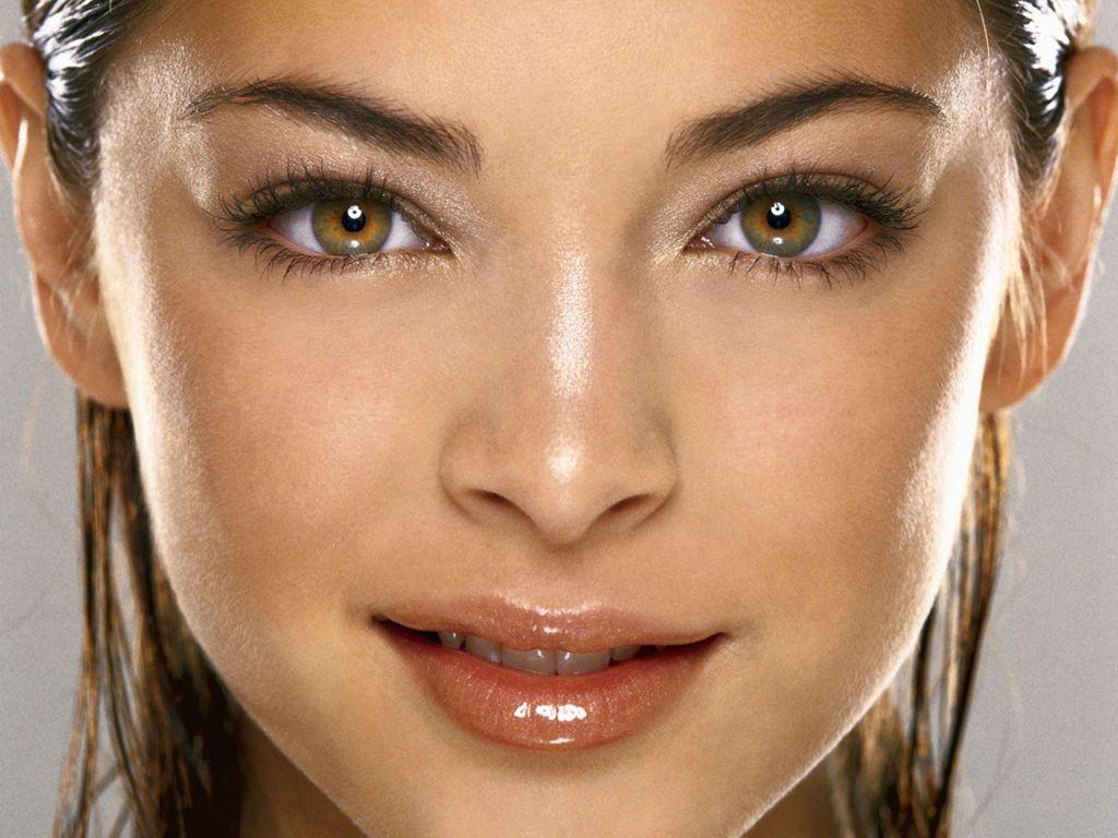 Top 10 Most Beautiful Women's Eyes - Toptenz.net