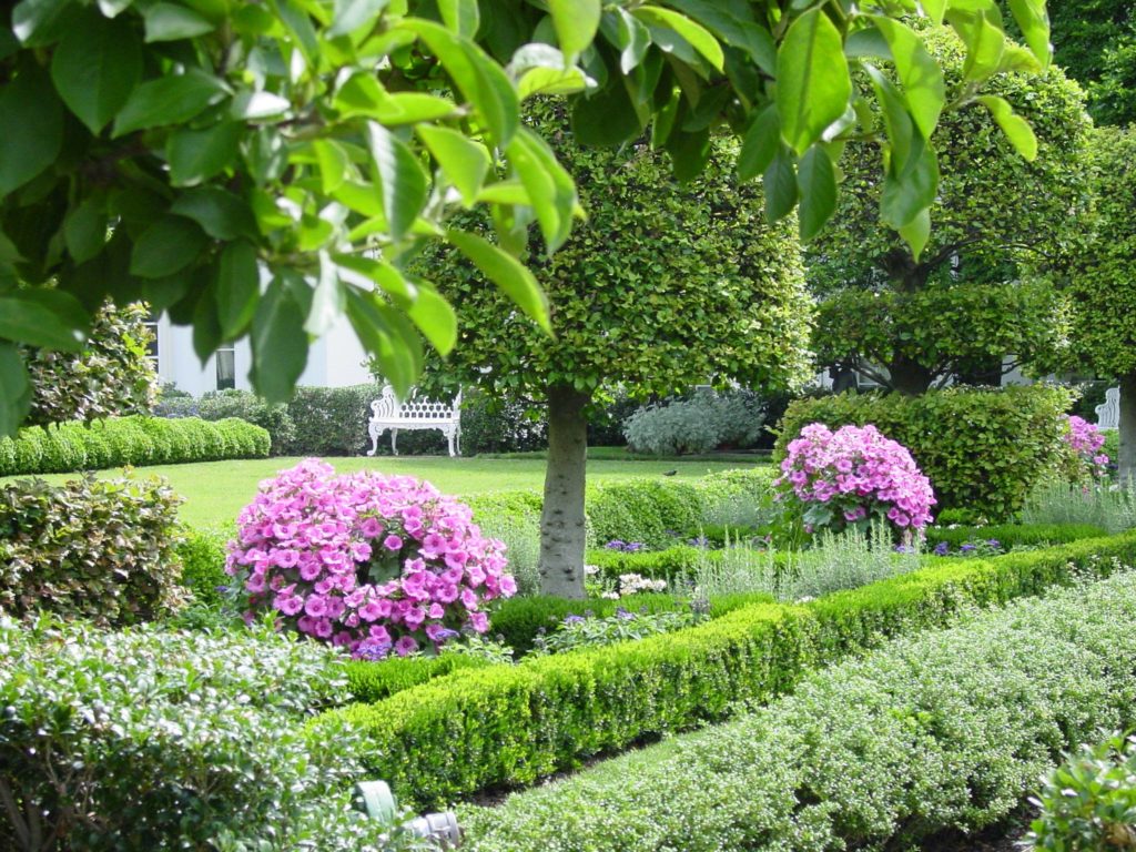 Jaqueline-Kennedy-Garden-1
